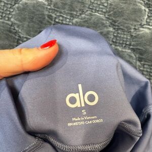 Alo Light purple leggings matching top sold separately